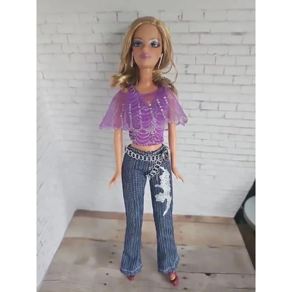 Mattel Barbie 2006 Fashion Fever Doll Purple Top Blue Jeans Modern Trends K9809 - Picture 2 of 4